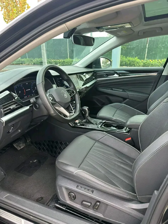 2023 Volkswagen Passat 2.0T 220HP L4 7DCT,autocango,china used car exporter,china ev exporter,chinese used car exporter,chinese used ev exporter