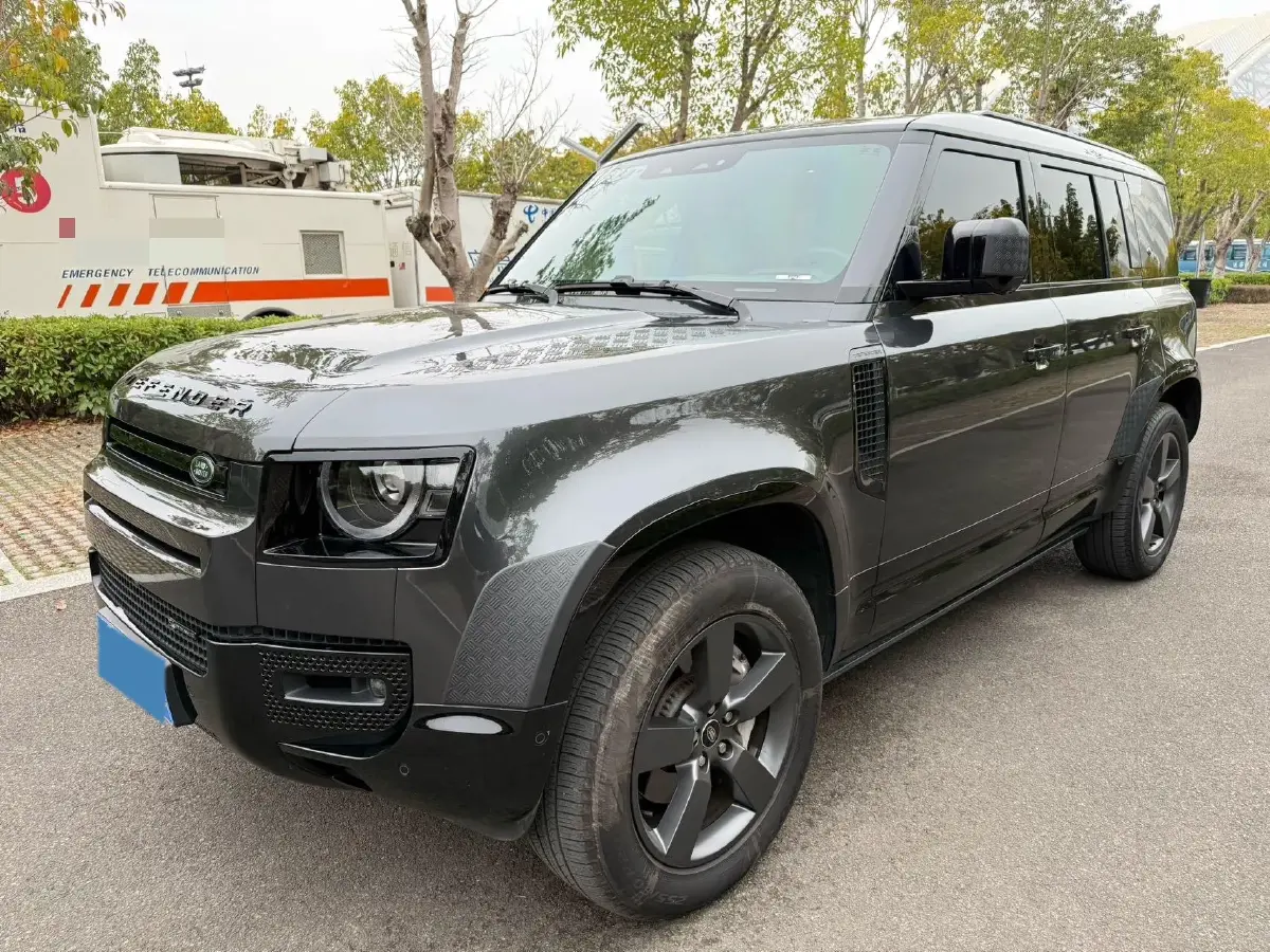 2023 Land Rover Defender 3.0T 400HP L6 8AT