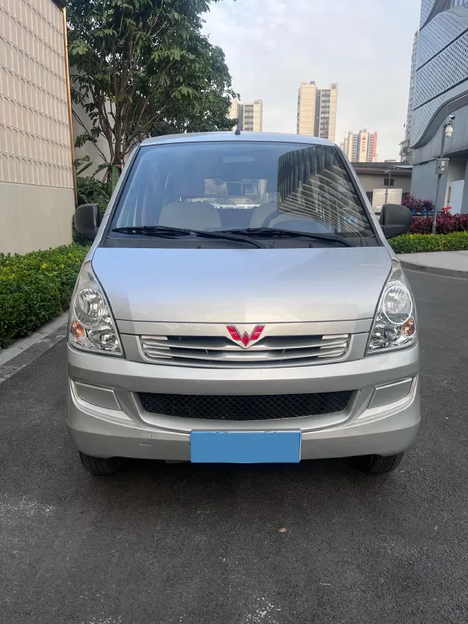 2023 WuLing RongGuang S 1.5L 102HP L4 5MT,autocango,china used car exporter,china ev exporter,chinese used car exporter,chinese used ev exporter