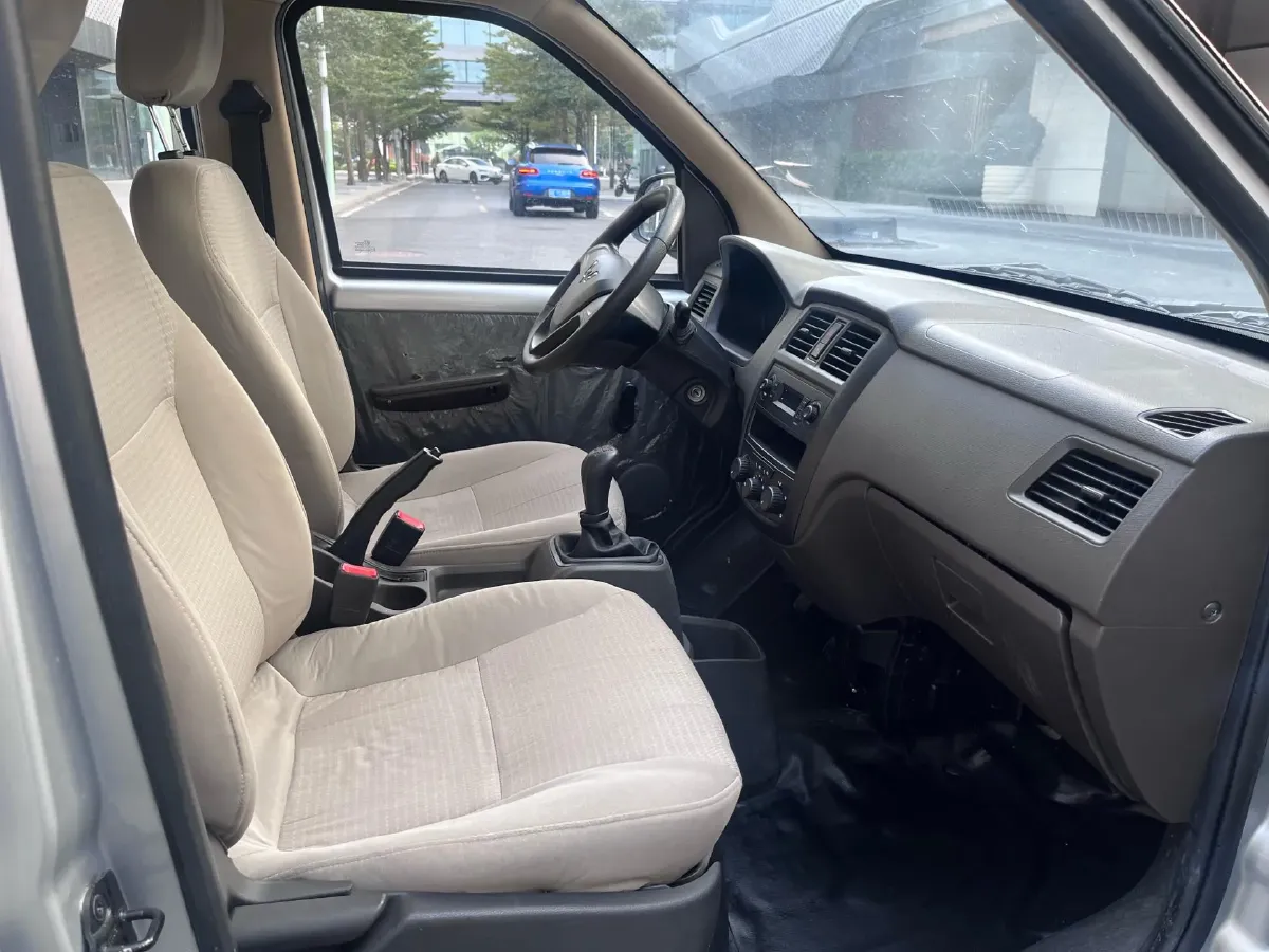 2023 WuLing RongGuang S 1.5L 102HP L4 5MT,autocango,china used car exporter,china ev exporter,chinese used car exporter,chinese used ev exporter