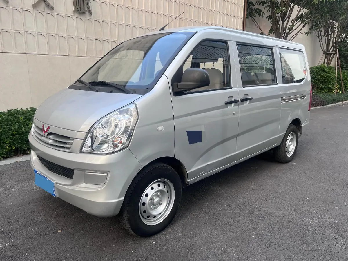 2023 WuLing RongGuang S 1.5L 102HP L4 5MT,autocango,china used car exporter,china ev exporter,chinese used car exporter,chinese used ev exporter