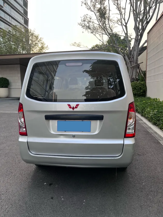 2023 WuLing RongGuang S 1.5L 102HP L4 5MT,autocango,china used car exporter,china ev exporter,chinese used car exporter,chinese used ev exporter