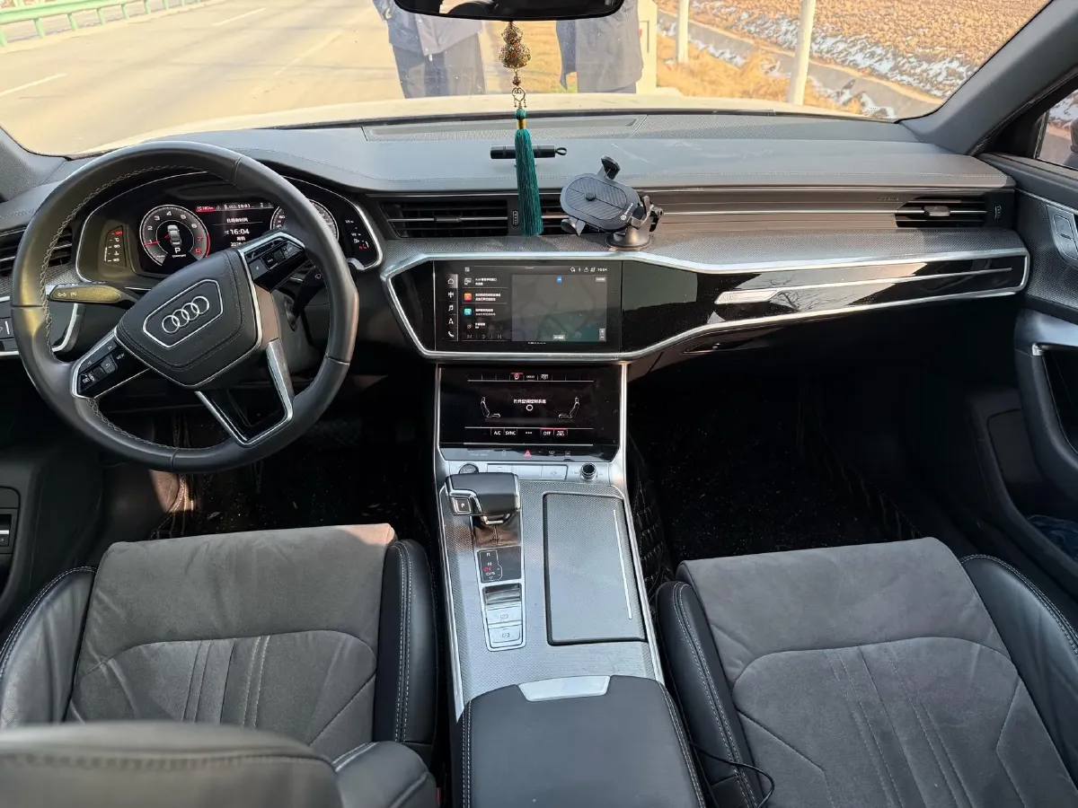 2023 Audi A6L 2.0T 245HP L4 7DCT,autocango,china used car exporter,china ev exporter,chinese used car exporter,chinese used ev exporter