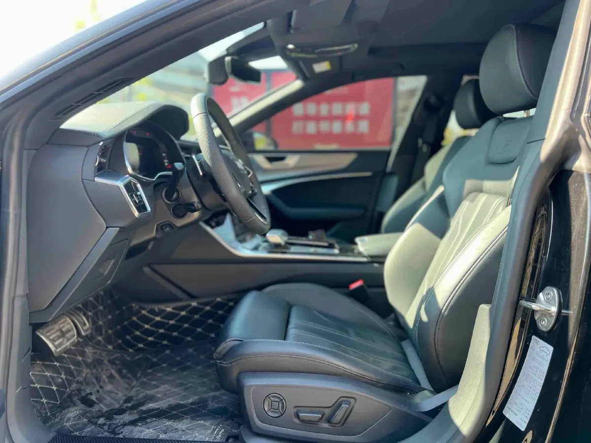 2024 Audi A7 2.0T 265HP L4 7DCT,autocango,china used car exporter,china ev exporter,chinese used car exporter,chinese used ev exporter