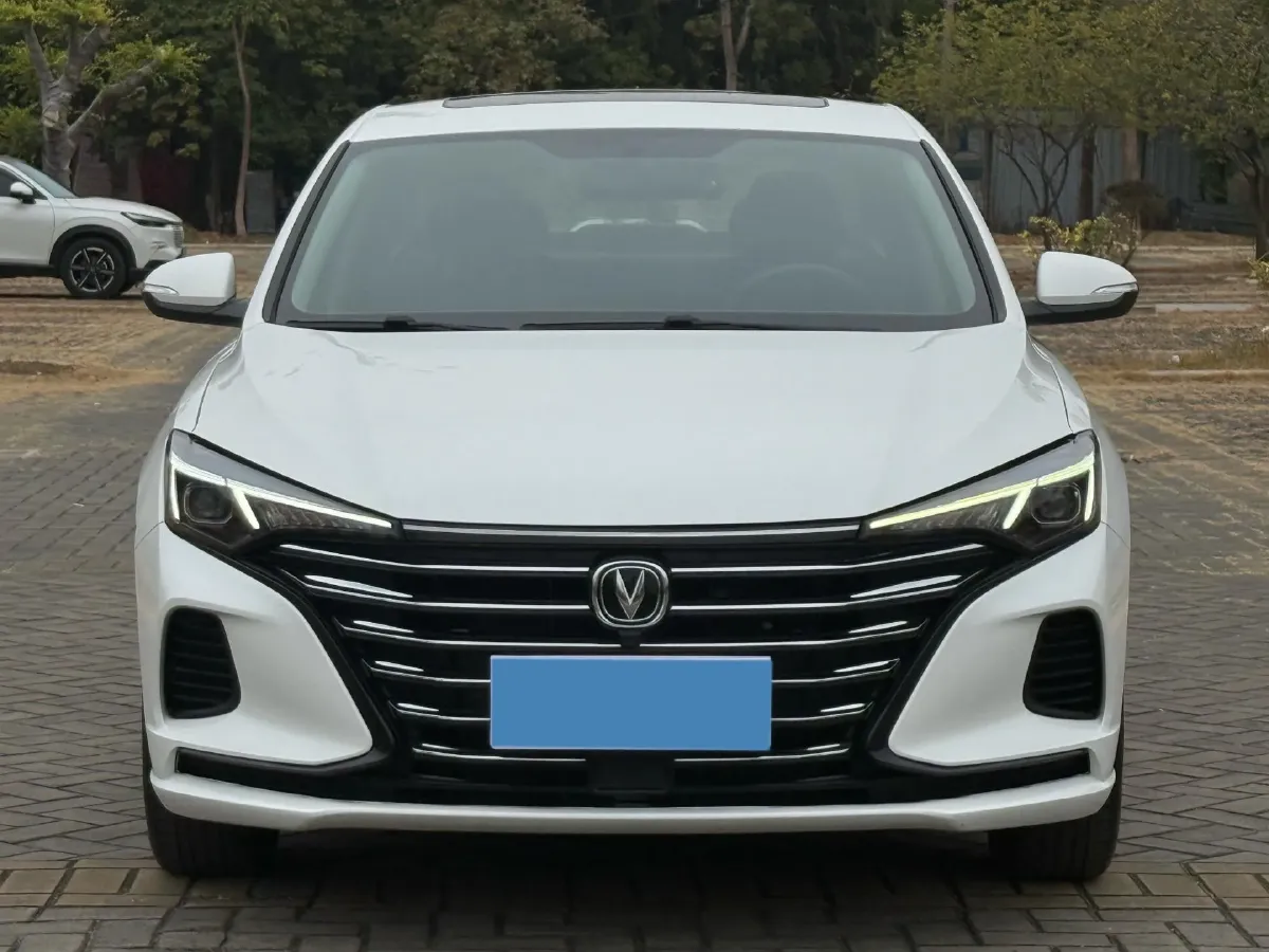 2022 ChangAn Eado 1.6L 128HP L4 5MT,autocango,china used car exporter,china ev exporter,chinese used car exporter,chinese used ev exporter