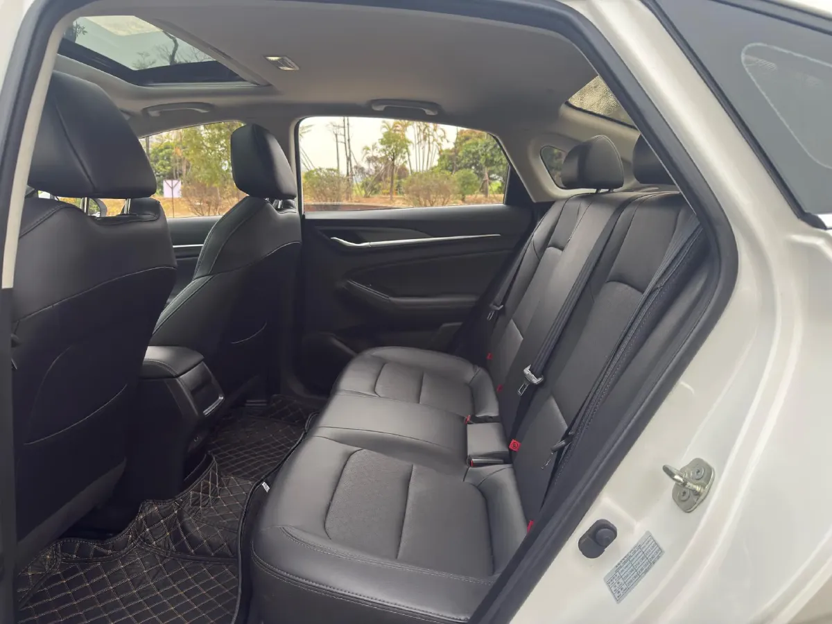 2022 ChangAn Eado 1.6L 128HP L4 5MT,autocango,china used car exporter,china ev exporter,chinese used car exporter,chinese used ev exporter