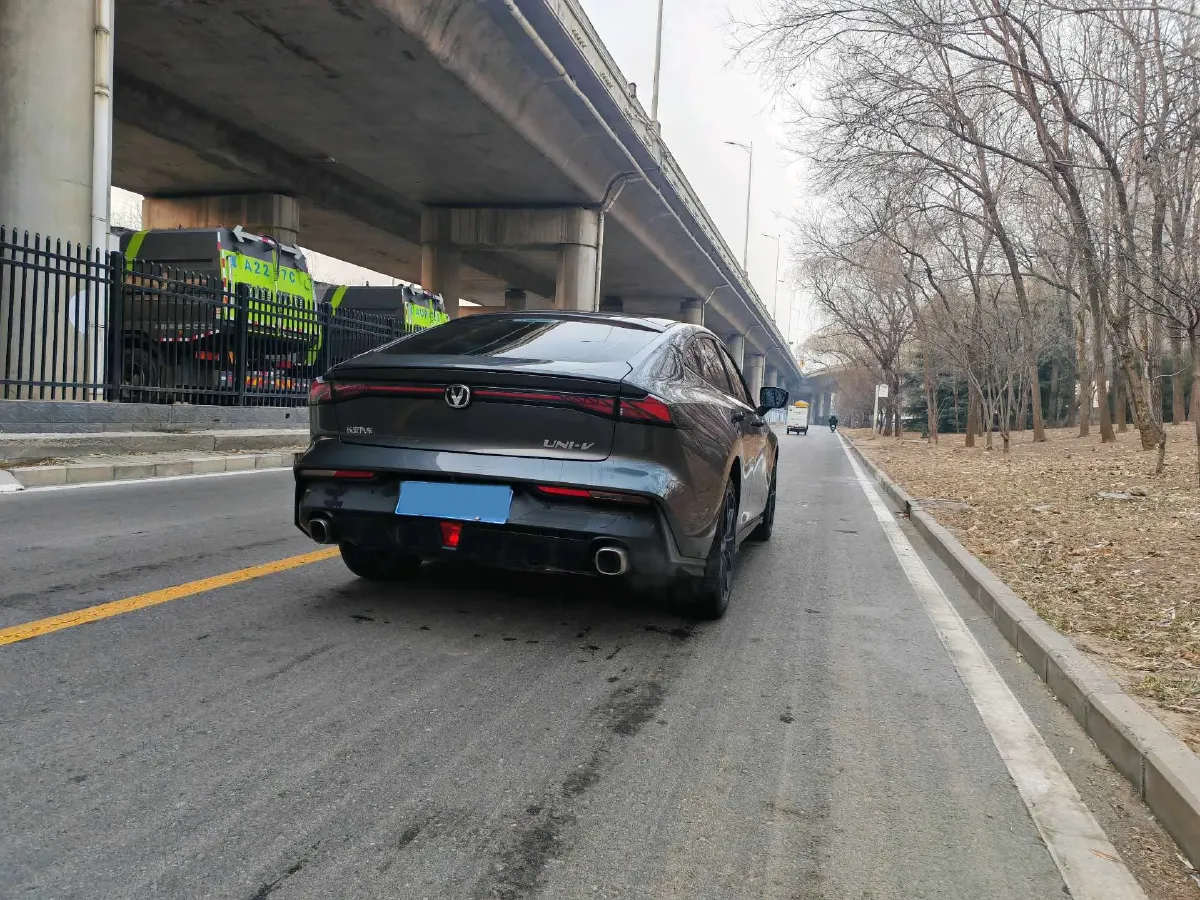 2023 ChangAn UNI-V 1.5T 188HP L4 7DCT,autocango,china used car exporter,china ev exporter,chinese used car exporter,chinese used ev exporter