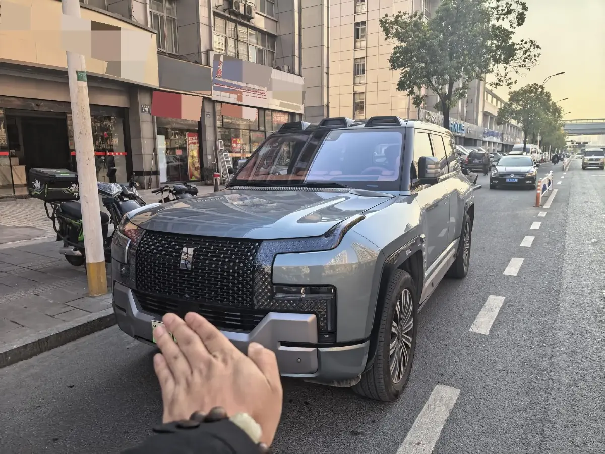 2023 YangWang U8 2.0T 272HP L4 REEV 49.05KWH