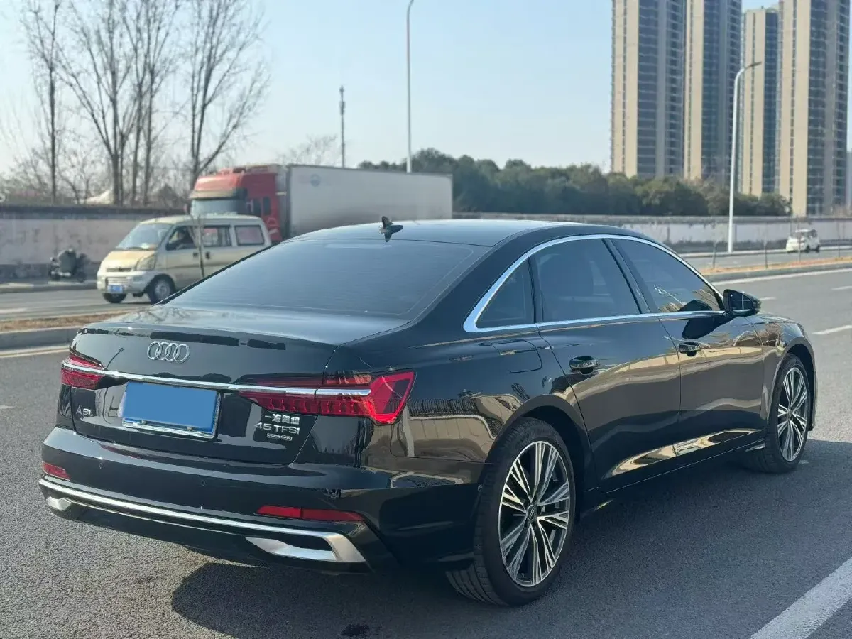 2025 Audi A6L 2.0T 245HP L4 7DCT,autocango,china used car exporter,china ev exporter,chinese used car exporter,chinese used ev exporter