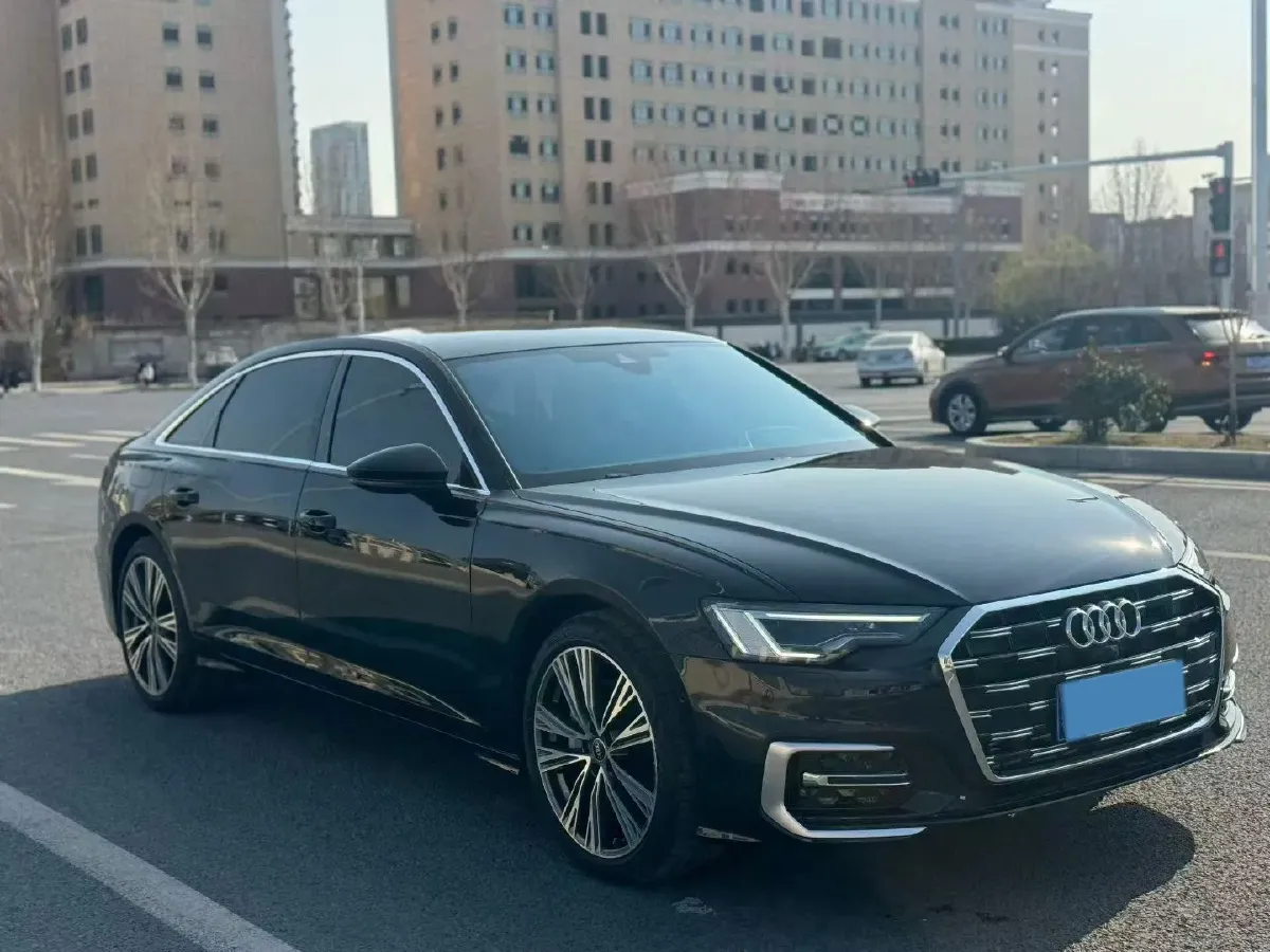2025 Audi A6L 2.0T 245HP L4 7DCT,autocango,china used car exporter,china ev exporter,chinese used car exporter,chinese used ev exporter