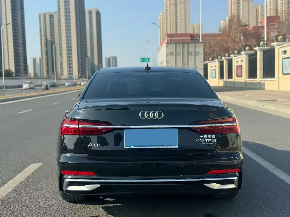 2025 Audi A6L 2.0T 245HP L4 7DCT,autocango,china used car exporter,china ev exporter,chinese used car exporter,chinese used ev exporter