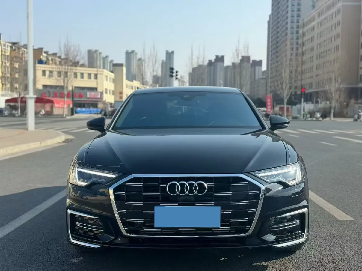 2025 Audi A6L 2.0T 245HP L4 7DCT,autocango,china used car exporter,china ev exporter,chinese used car exporter,chinese used ev exporter