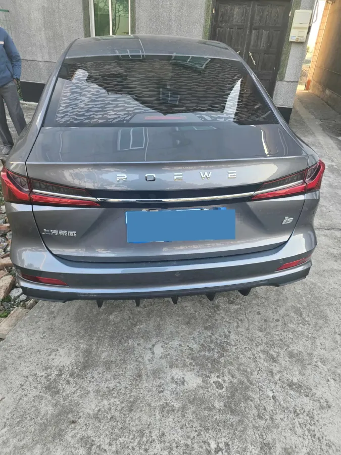 2023 Roewe i5 1.5L 129HP L4 5MT,autocango,china used car exporter,china ev exporter,chinese used car exporter,chinese used ev exporter