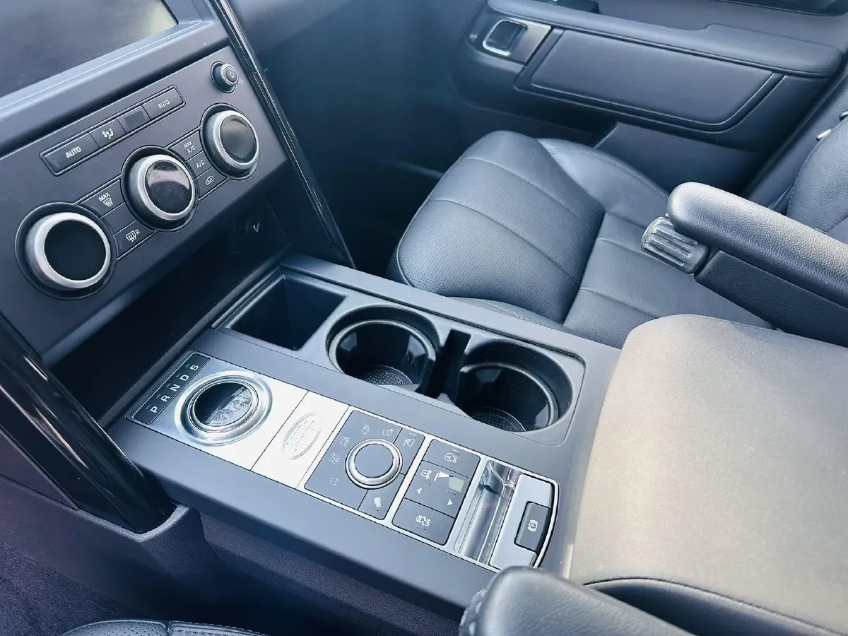 2020 Land Rover Discovery 3.0T 340HP V6 8AT,autocango,china used car exporter,china ev exporter,chinese used car exporter,chinese used ev exporter