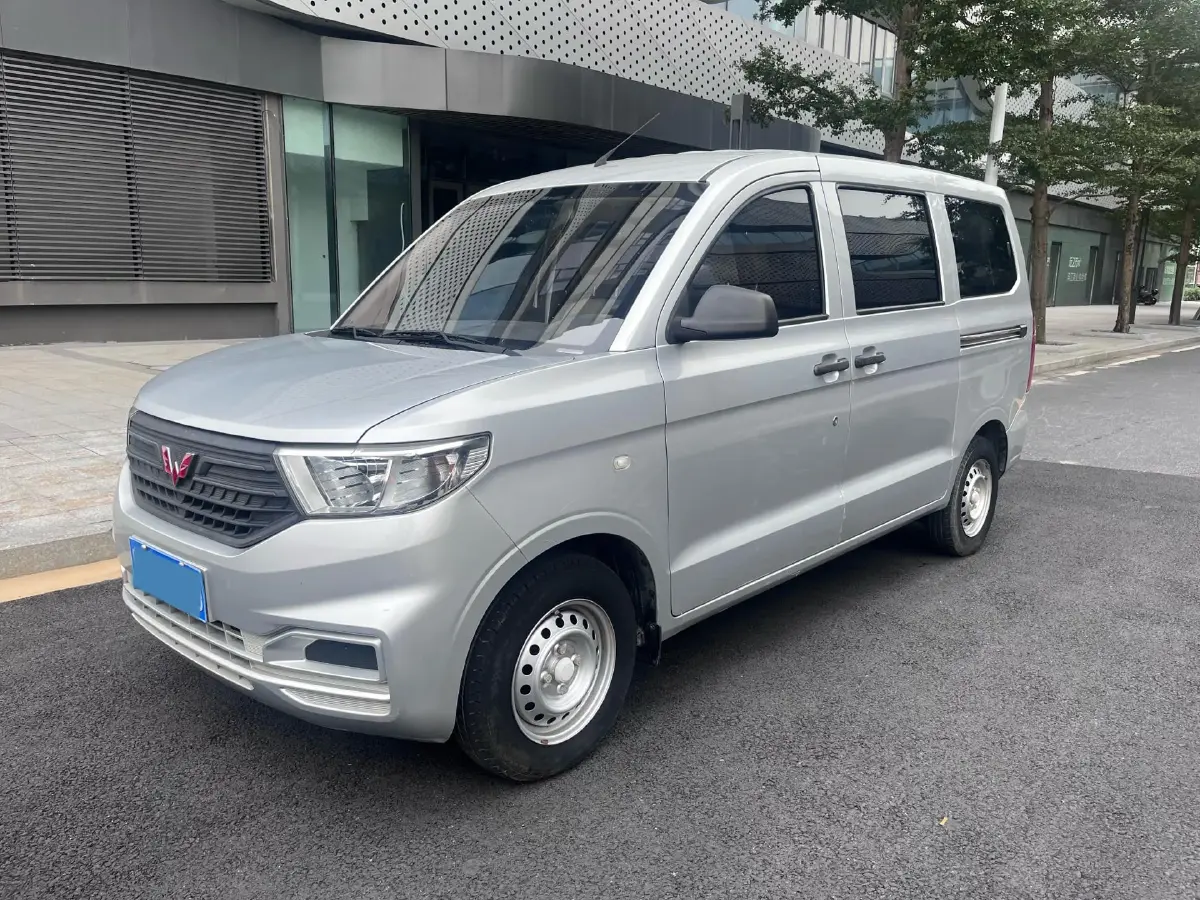 2019 WuLing HongGuang V 1.5L 99HP L4 6MT