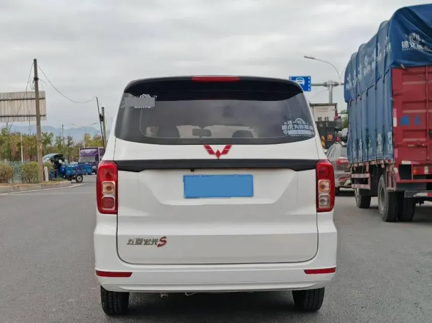 2019 WuLing HongGuang V 1.5L 105HP L4 5MT,autocango,china used car exporter,china ev exporter,chinese used car exporter,chinese used ev exporter