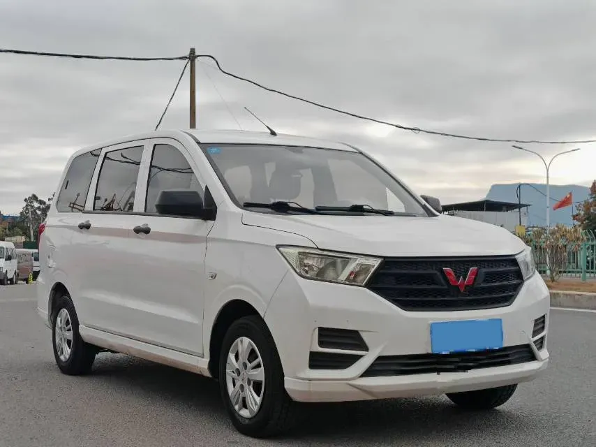 2019 WuLing HongGuang V 1.5L 105HP L4 5MT,autocango,china used car exporter,china ev exporter,chinese used car exporter,chinese used ev exporter