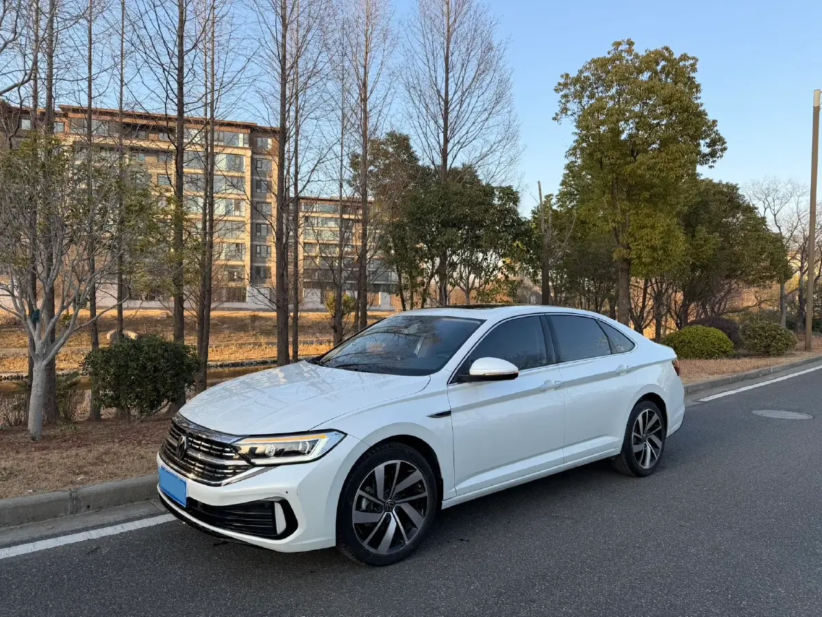 2023 Volkswagen Sagitar 1.5T 160HP L4 7DCT