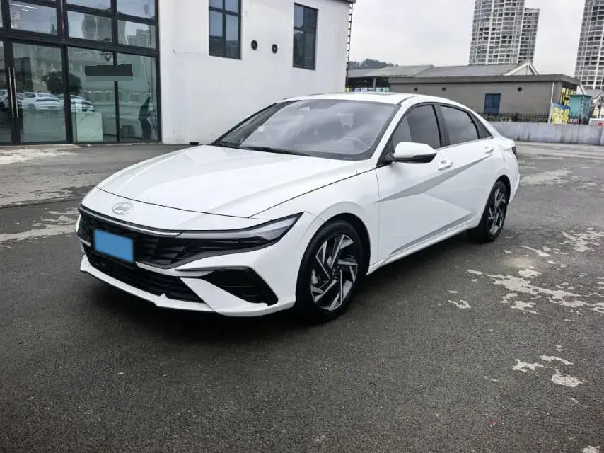 2023 Hyundai Elantra 1.5L 115HP L4 CVT