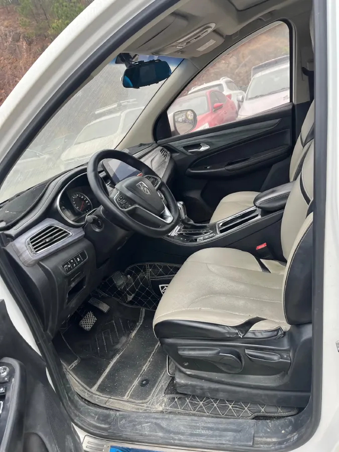 2018 BaoJun 530 1.5T 150HP L4 6MT,autocango,china used car exporter,china ev exporter,chinese used car exporter,chinese used ev exporter