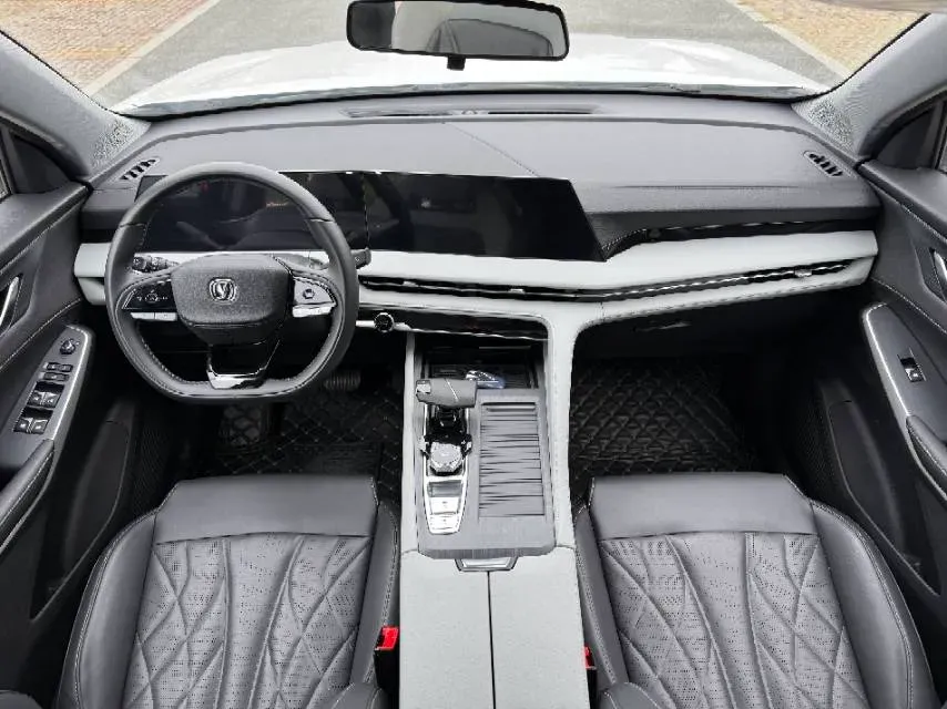 2024 ChangAn CS75 Plus 1.5T 188HP L4 8AT,autocango,china used car exporter,china ev exporter,chinese used car exporter,chinese used ev exporter