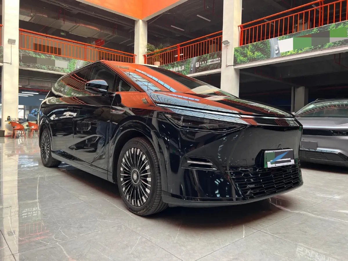 2025 Xpeng X9 BEV,autocango,china used car exporter,china ev exporter,chinese used car exporter,chinese used ev exporter