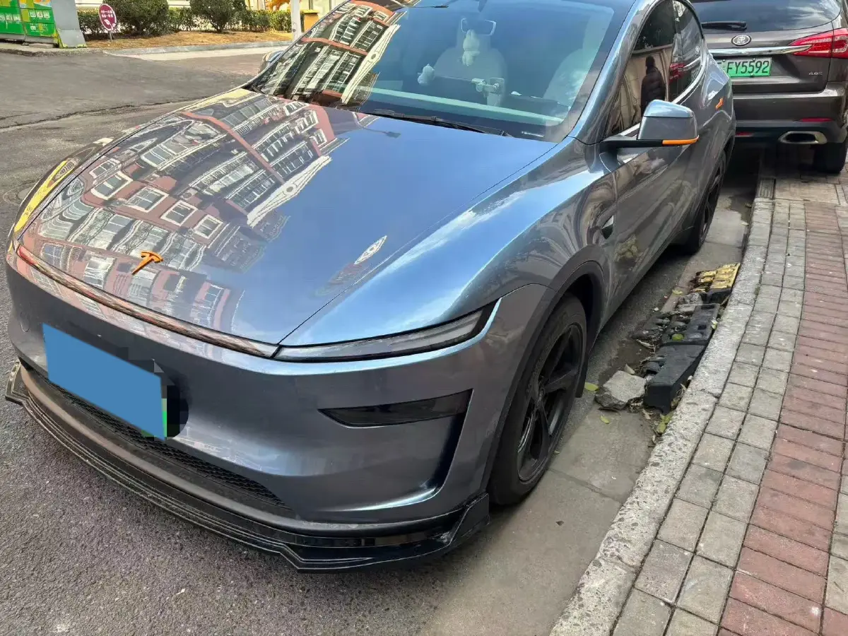 2025 Tesla Model Y BEV