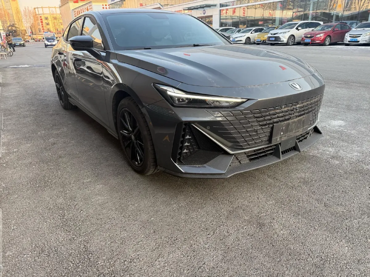 2022 ChangAn UNI-V 1.5T 188HP L4 7DCT,autocango,china used car exporter,china ev exporter,chinese used car exporter,chinese used ev exporter