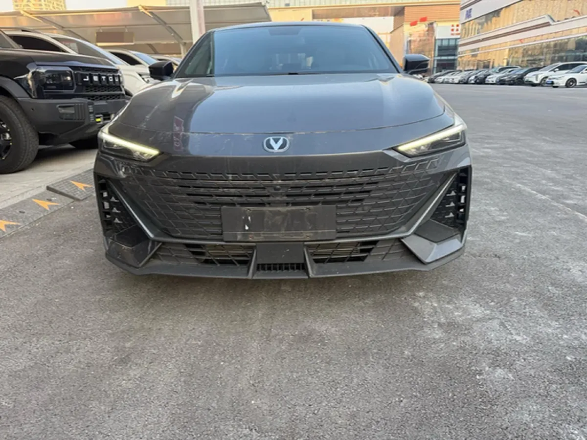 2022 ChangAn UNI-V 1.5T 188HP L4 7DCT,autocango,china used car exporter,china ev exporter,chinese used car exporter,chinese used ev exporter