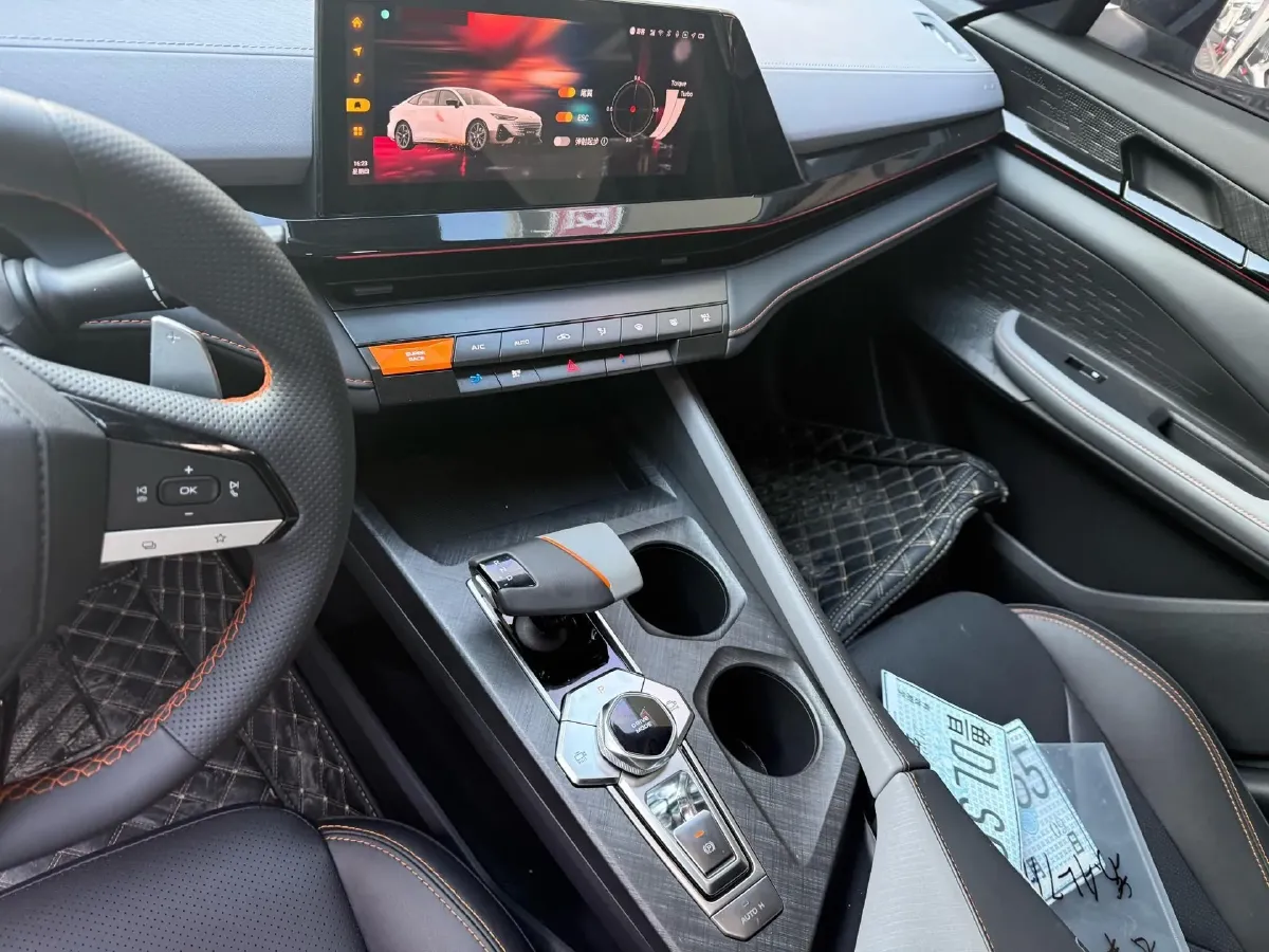 2022 ChangAn UNI-V 1.5T 188HP L4 7DCT,autocango,china used car exporter,china ev exporter,chinese used car exporter,chinese used ev exporter