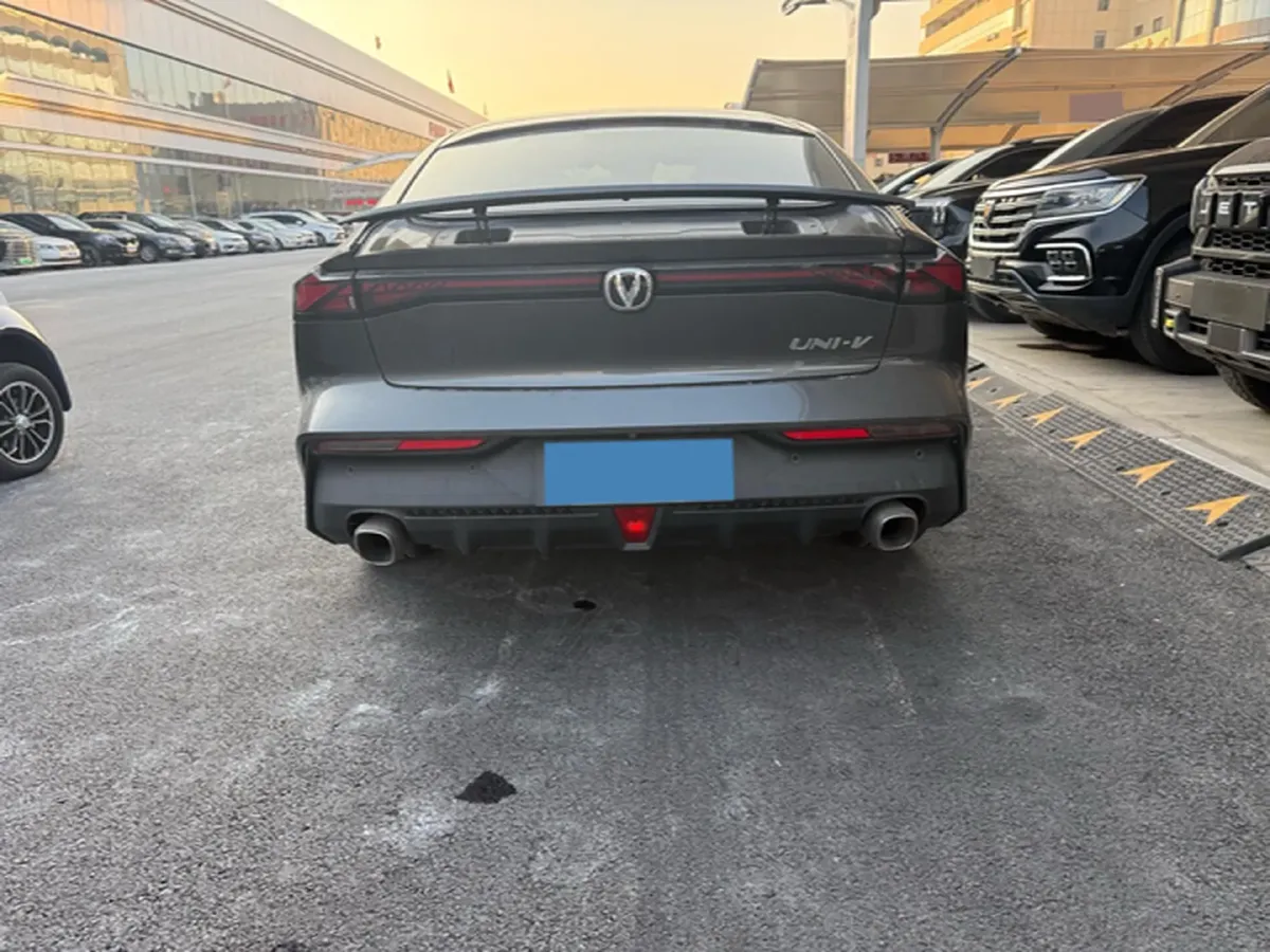 2022 ChangAn UNI-V 1.5T 188HP L4 7DCT,autocango,china used car exporter,china ev exporter,chinese used car exporter,chinese used ev exporter