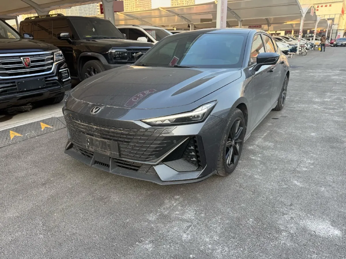 2022 ChangAn UNI-V 1.5T 188HP L4 7DCT,autocango,china used car exporter,china ev exporter,chinese used car exporter,chinese used ev exporter