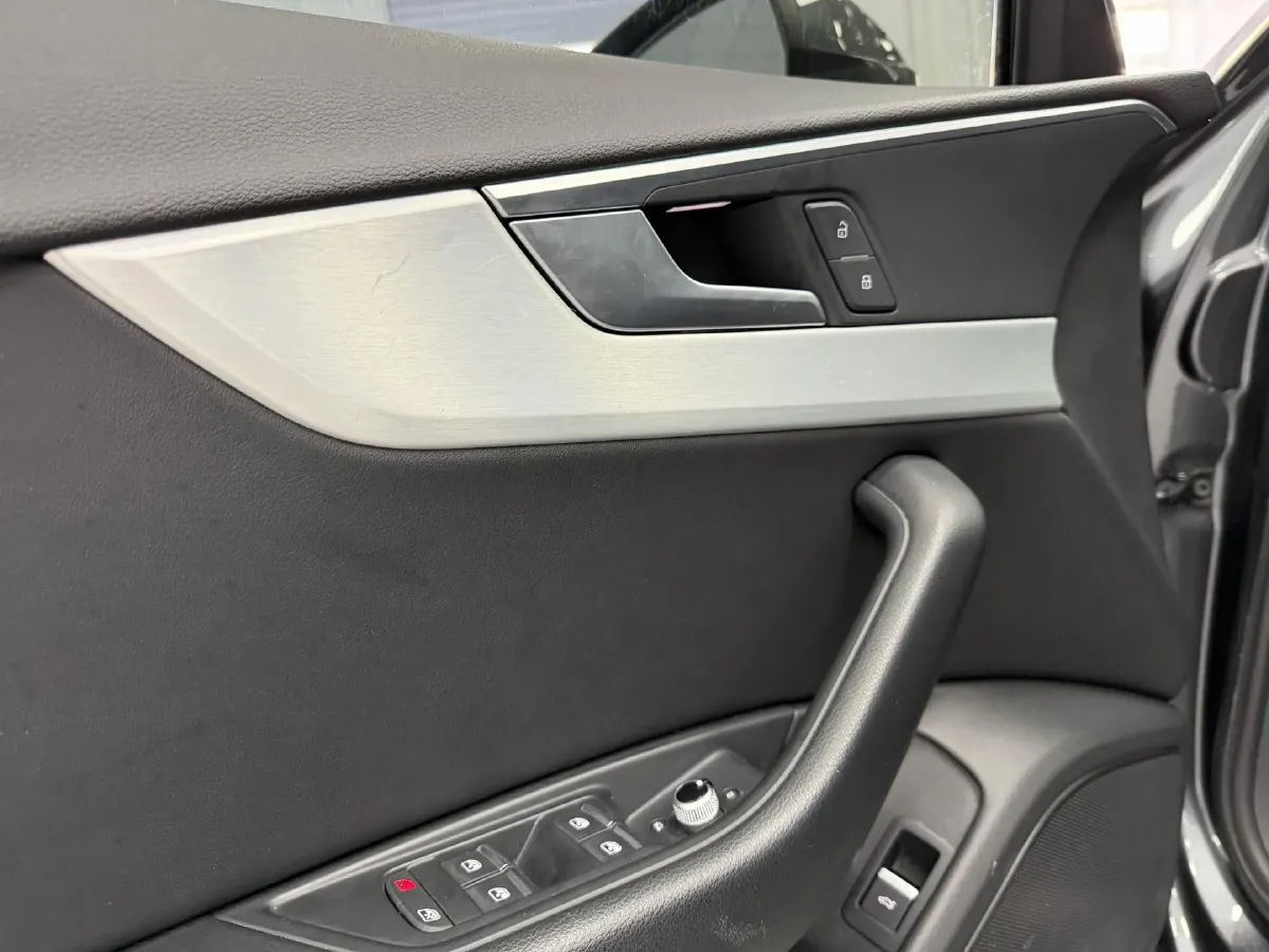 2020 Audi A4L 2.0T 150HP L4 7DCT,autocango,china used car exporter,china ev exporter,chinese used car exporter,chinese used ev exporter