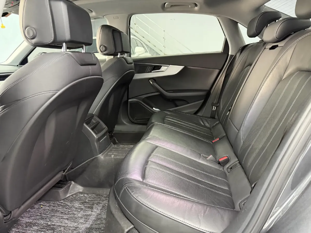 2020 Audi A4L 2.0T 150HP L4 7DCT,autocango,china used car exporter,china ev exporter,chinese used car exporter,chinese used ev exporter