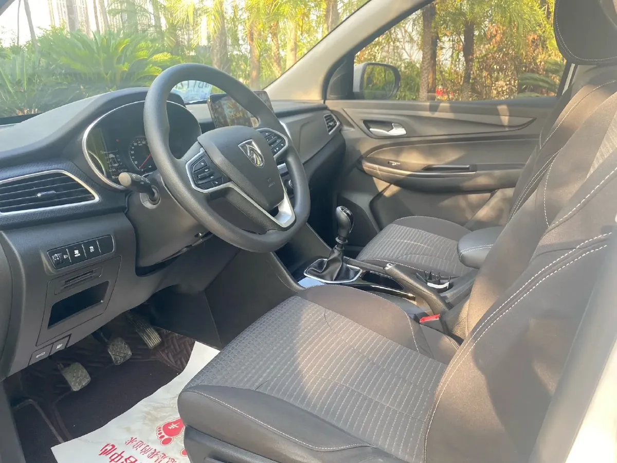 2021 BaoJun 730 1.5L 105HP L4 6MT,autocango,china used car exporter,china ev exporter,chinese used car exporter,chinese used ev exporter