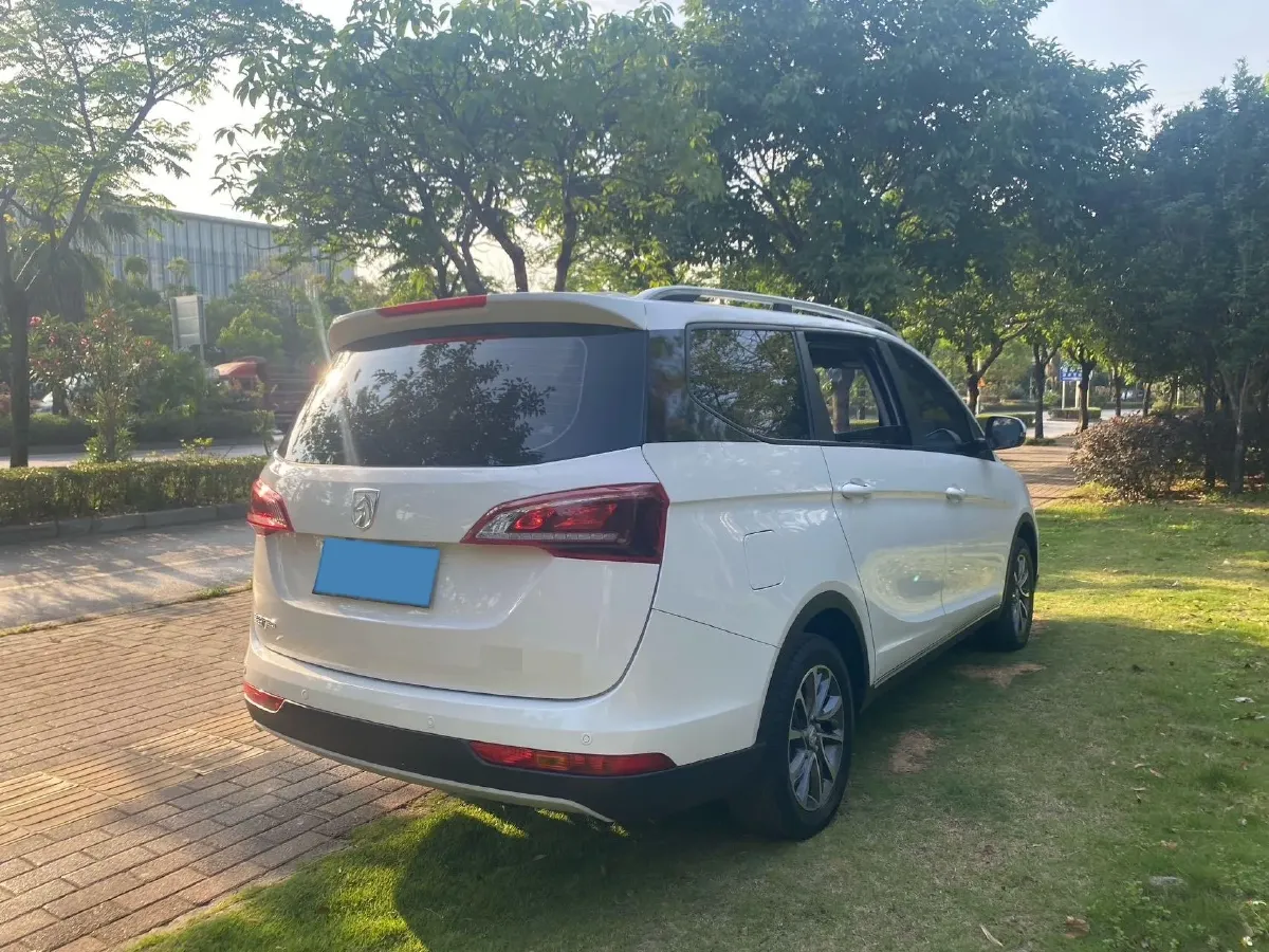 2021 BaoJun 730 1.5L 105HP L4 6MT,autocango,china used car exporter,china ev exporter,chinese used car exporter,chinese used ev exporter