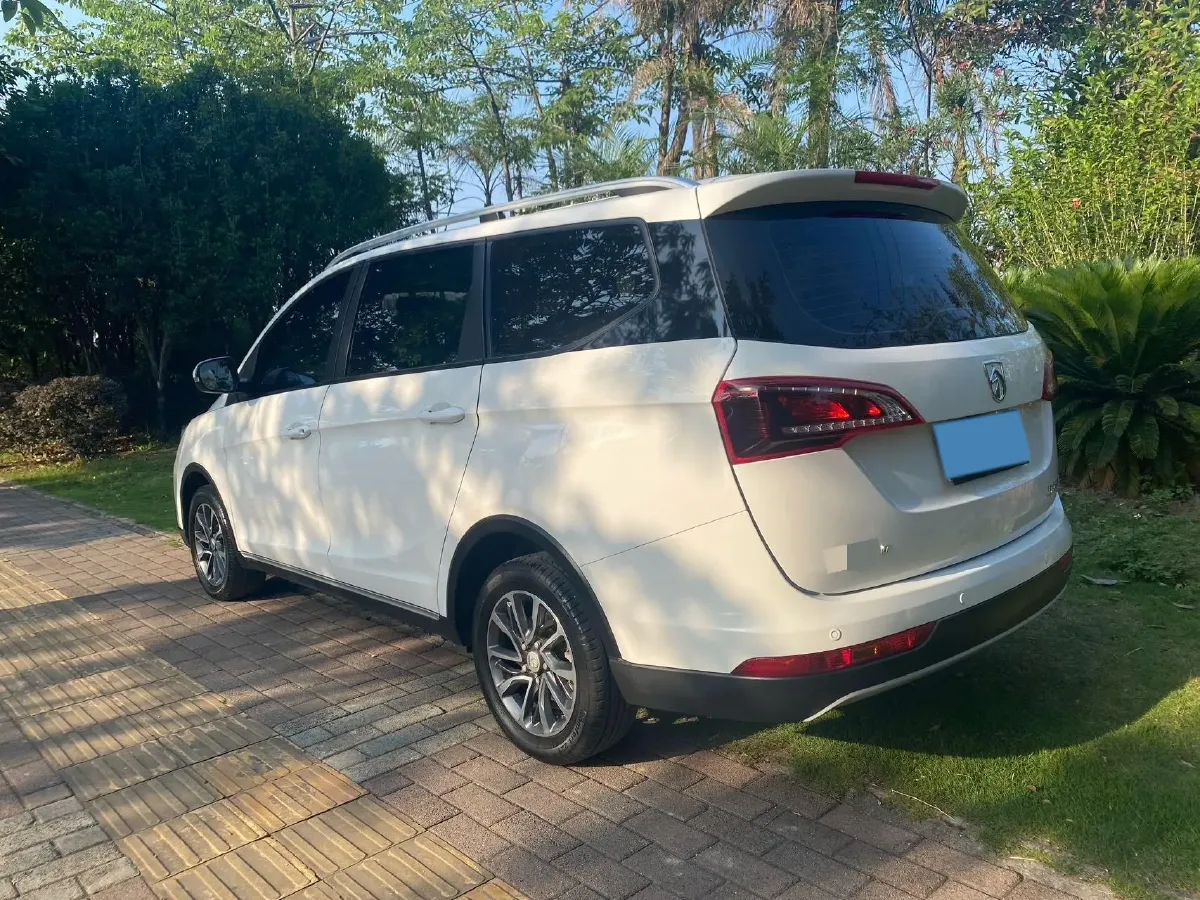 2021 BaoJun 730 1.5L 105HP L4 6MT,autocango,china used car exporter,china ev exporter,chinese used car exporter,chinese used ev exporter