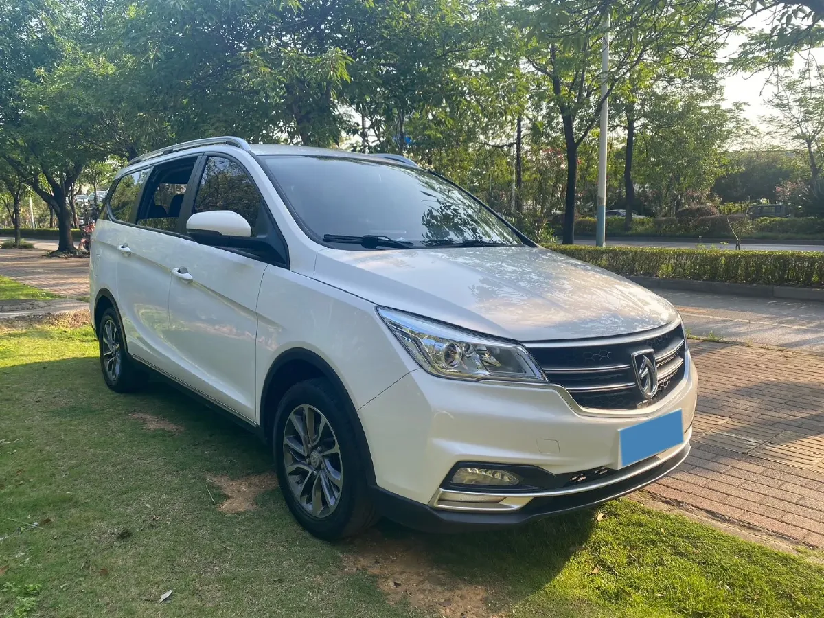 2021 BaoJun 730 1.5L 105HP L4 6MT,autocango,china used car exporter,china ev exporter,chinese used car exporter,chinese used ev exporter