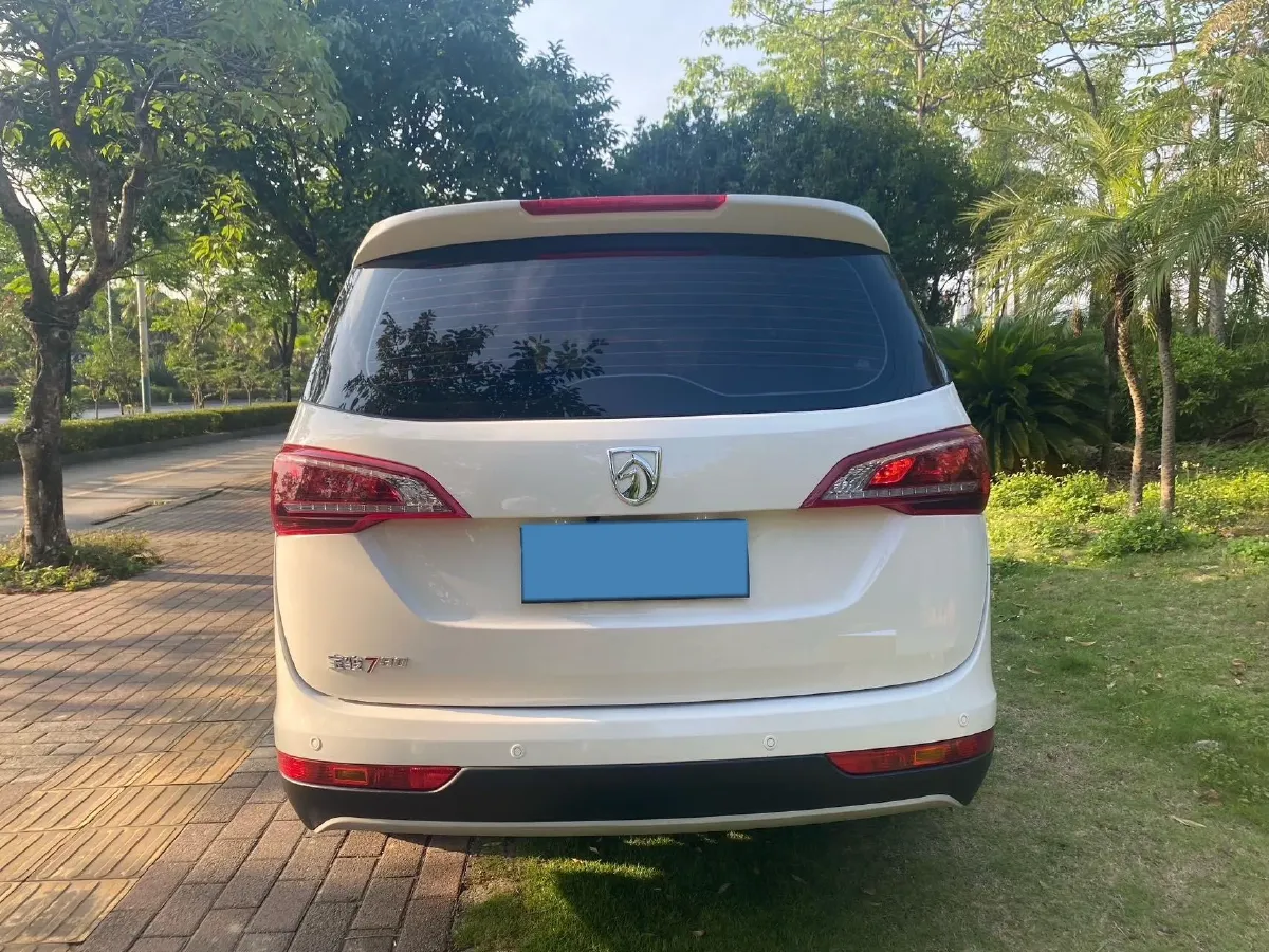 2021 BaoJun 730 1.5L 105HP L4 6MT,autocango,china used car exporter,china ev exporter,chinese used car exporter,chinese used ev exporter