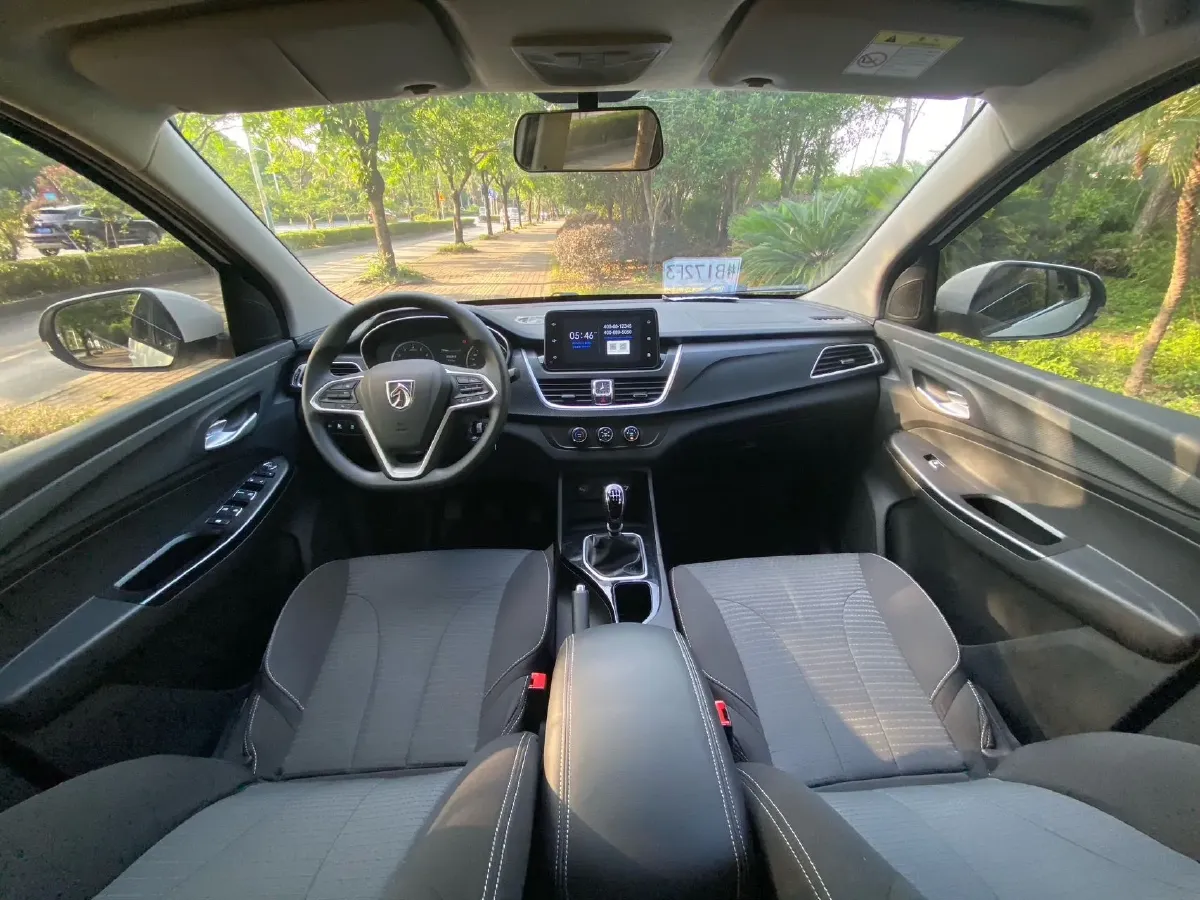 2021 BaoJun 730 1.5L 105HP L4 6MT,autocango,china used car exporter,china ev exporter,chinese used car exporter,chinese used ev exporter