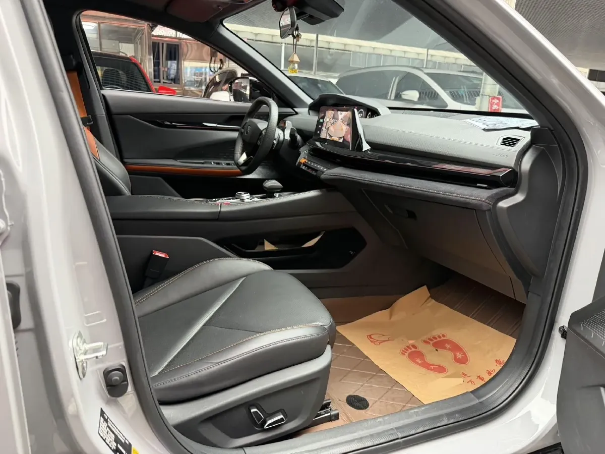 2023 ChangAn UNI-V 1.5T 188HP L4 7DCT,autocango,china used car exporter,china ev exporter,chinese used car exporter,chinese used ev exporter