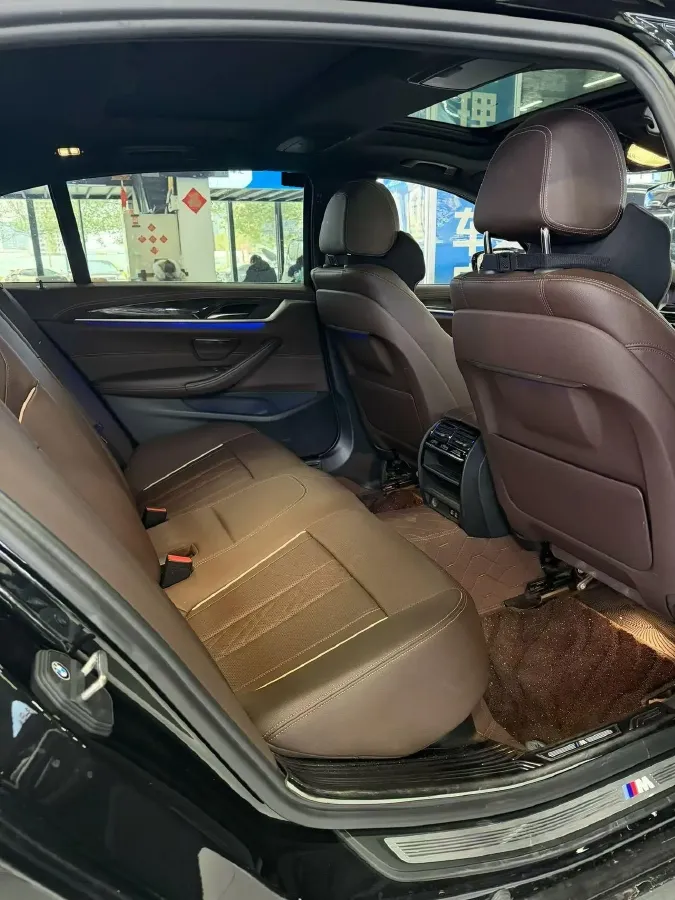 2022 BMW 5 Series 2.0T 252HP L4 8AT,autocango,china used car exporter,china ev exporter,chinese used car exporter,chinese used ev exporter