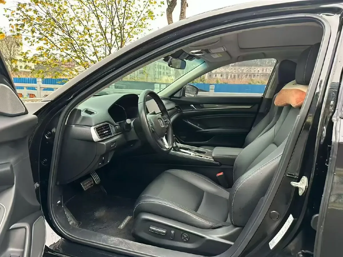 2022 Honda Accord 1.5T 194HP L4 CVT,autocango,china used car exporter,china ev exporter,chinese used car exporter,chinese used ev exporter