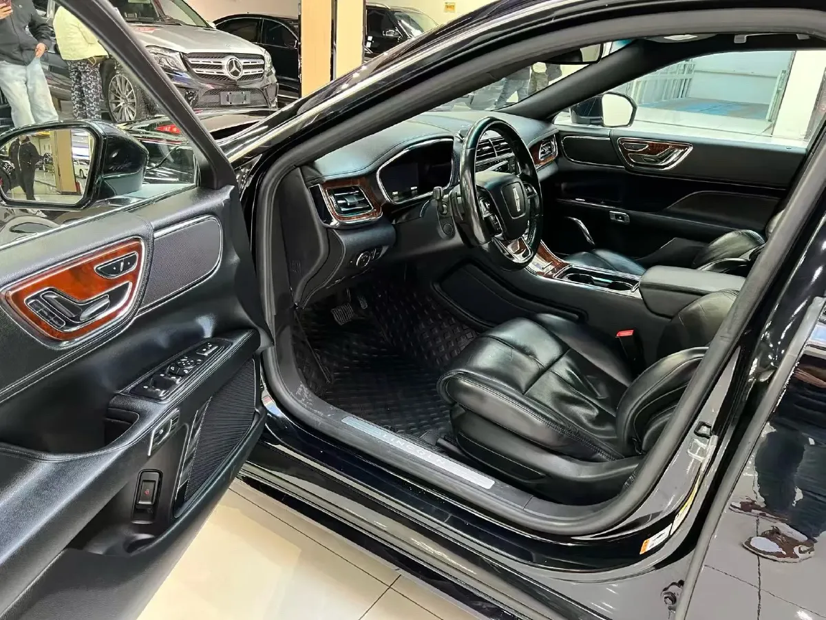 2017 Lincoln Continental 2.0T 261HP L4 6AT,autocango,china used car exporter,china ev exporter,chinese used car exporter,chinese used ev exporter