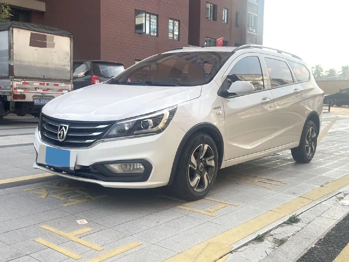 2017 BaoJun 310W 1.5L 112HP L4 6MT,autocango,china used car exporter,china ev exporter,chinese used car exporter,chinese used ev exporter