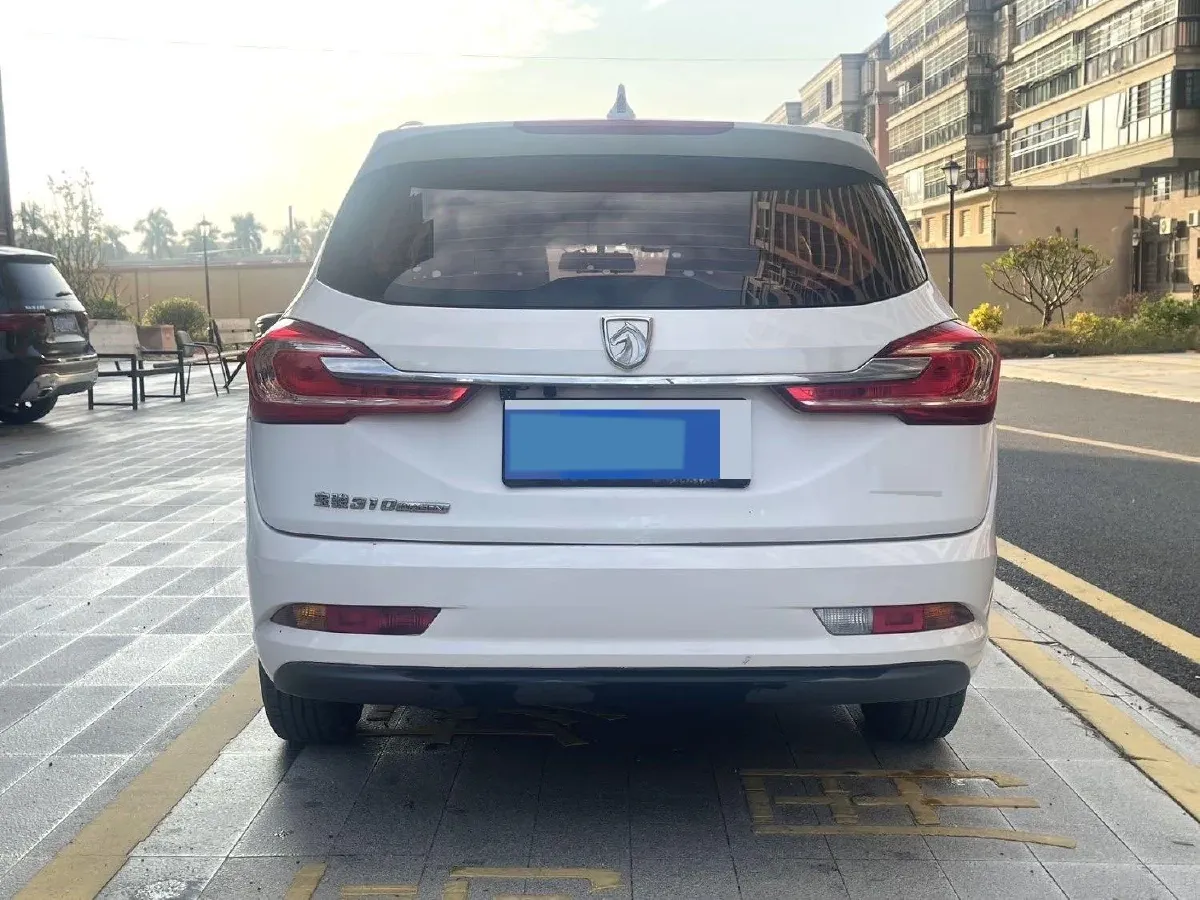 2017 BaoJun 310W 1.5L 112HP L4 6MT,autocango,china used car exporter,china ev exporter,chinese used car exporter,chinese used ev exporter