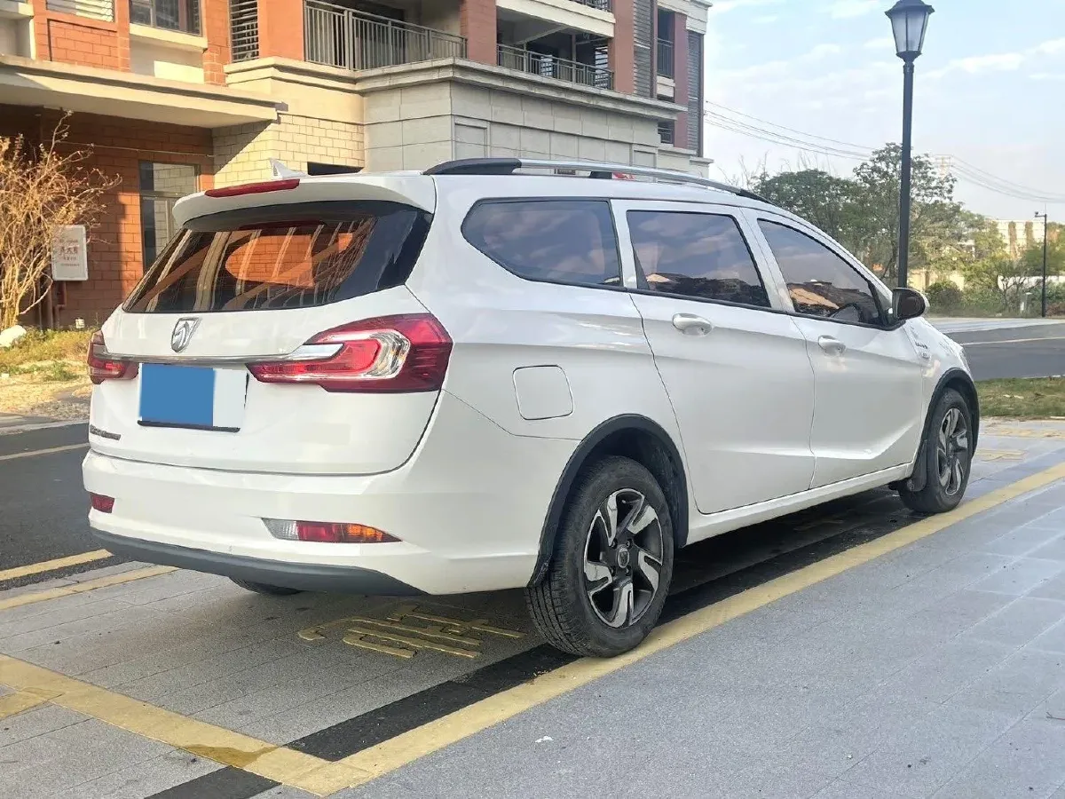 2017 BaoJun 310W 1.5L 112HP L4 6MT,autocango,china used car exporter,china ev exporter,chinese used car exporter,chinese used ev exporter