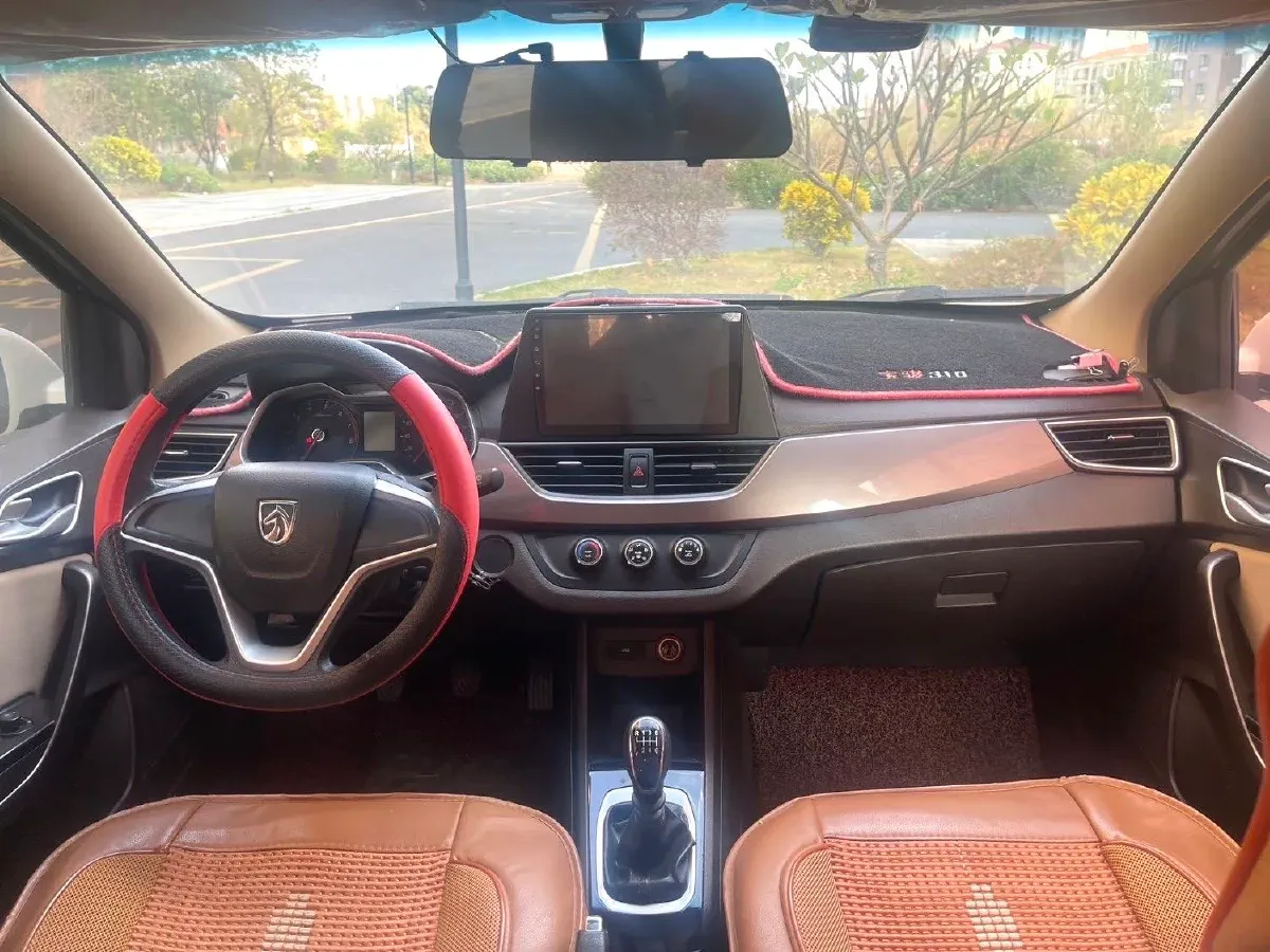 2017 BaoJun 310W 1.5L 112HP L4 6MT,autocango,china used car exporter,china ev exporter,chinese used car exporter,chinese used ev exporter