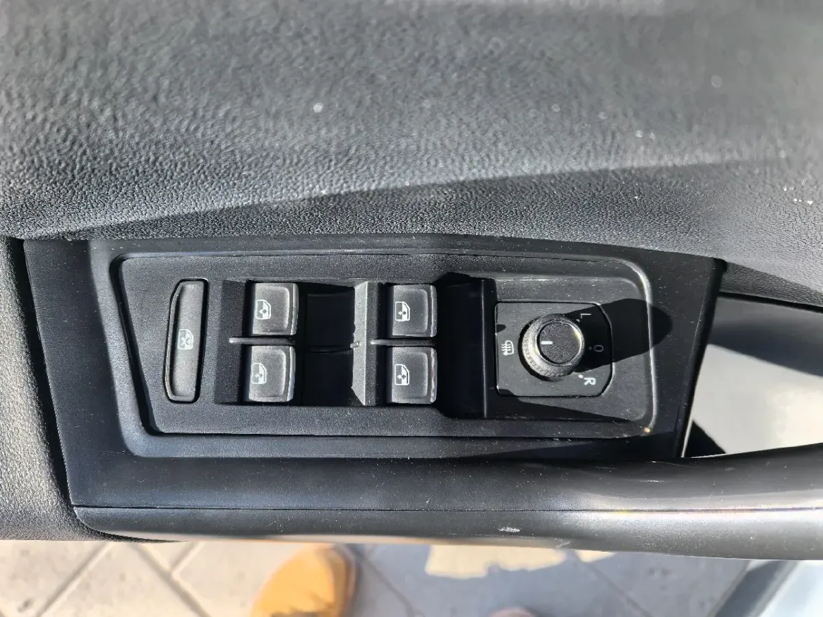 2022 Volkswagen T-Roc 1.4T 150HP L4 7DCT,autocango,china used car exporter,china ev exporter,chinese used car exporter,chinese used ev exporter