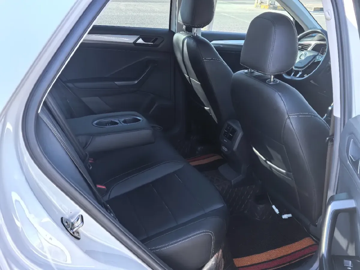 2022 Volkswagen T-Roc 1.4T 150HP L4 7DCT,autocango,china used car exporter,china ev exporter,chinese used car exporter,chinese used ev exporter